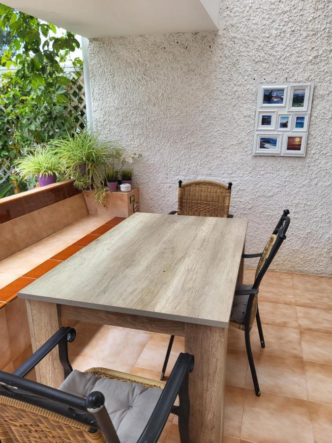Studio With Garden Арона Екстериор снимка